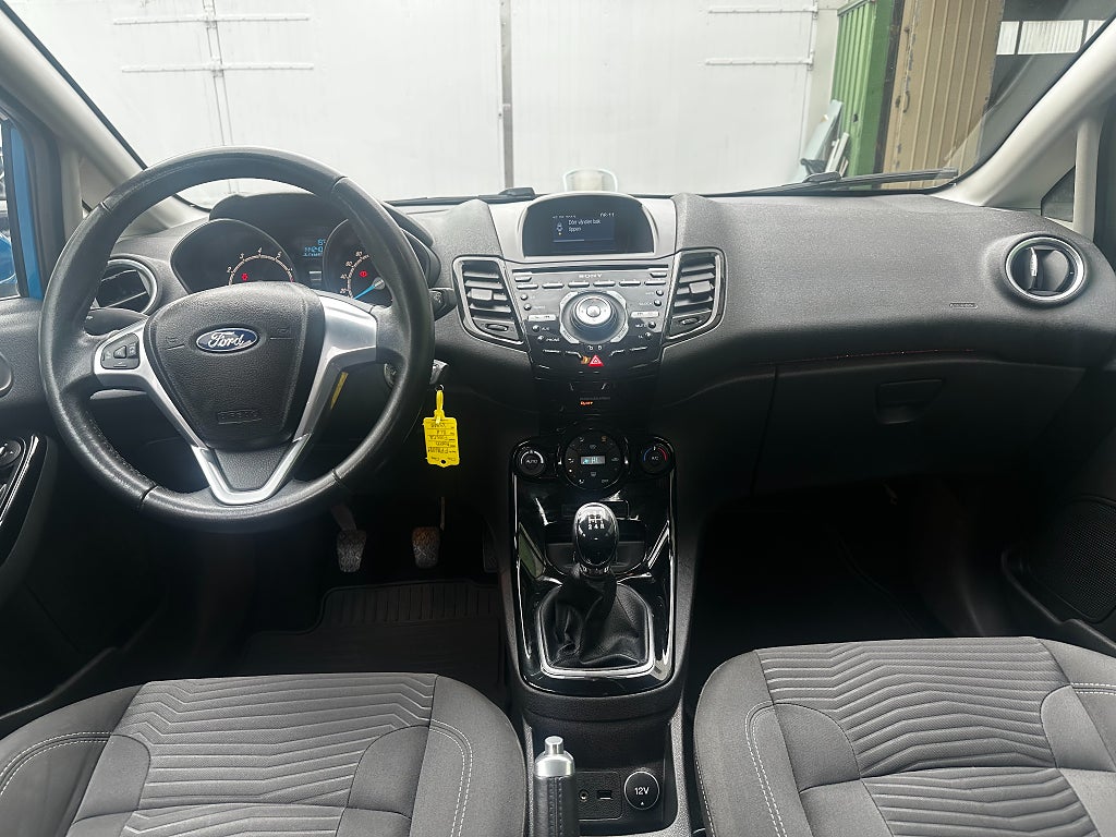 Ford Fiesta 5-dörrar 1.25 Titanium 12 MÅNADERS GARANTI