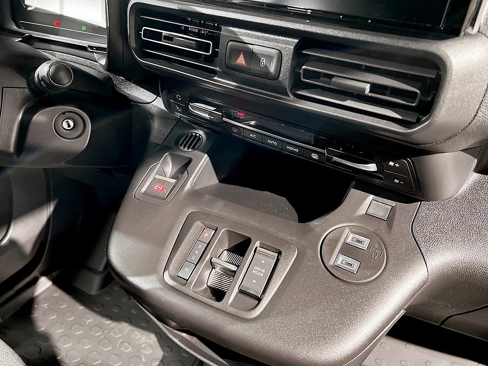 Bild på Opel Combo Crew Cab 130hk Aut - OMGÅENDE LEVERANS!