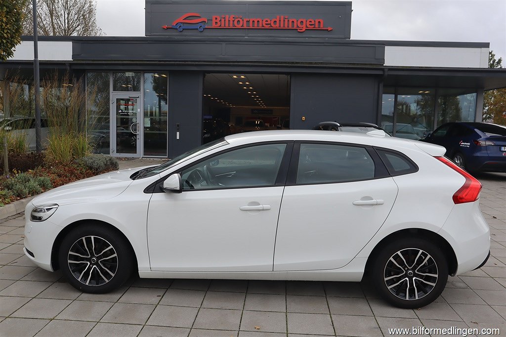 Volvo V40 D2 120hk Momentum, VOC, BLIS, Backkamera, Svensksåld, BT musik &