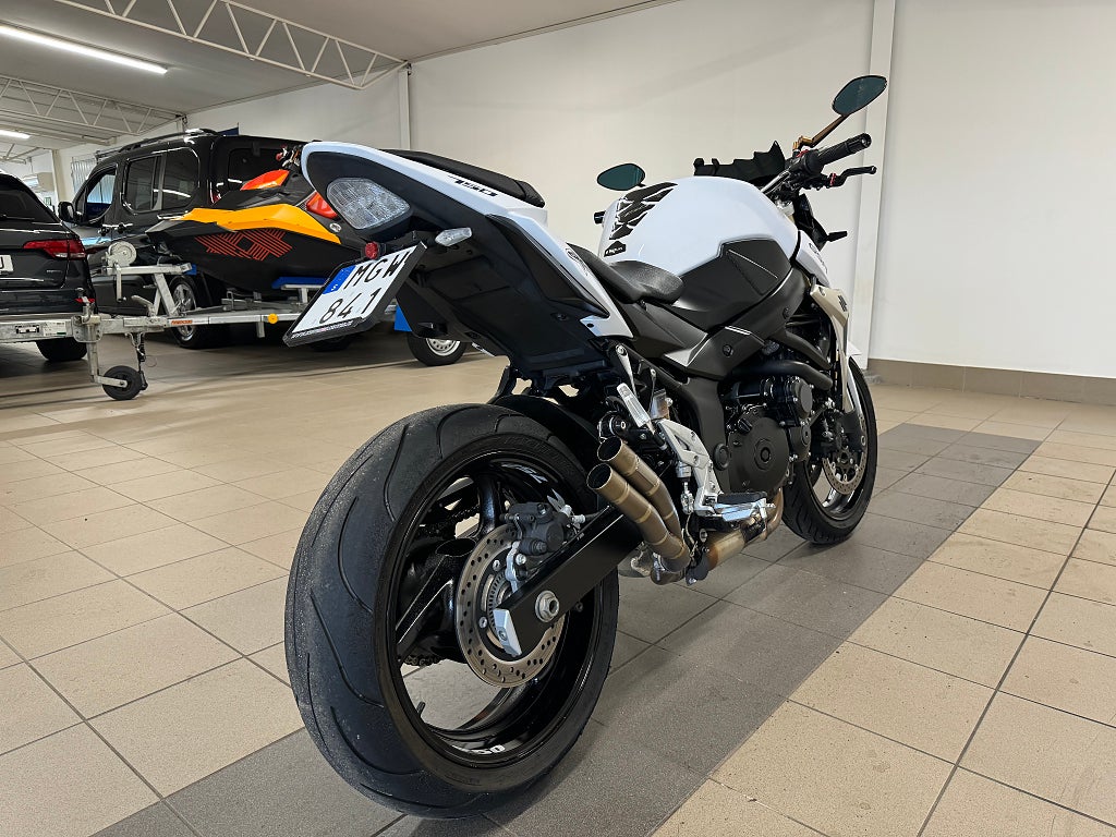 Suzuki GSR 750 2012 - miniatyr 4