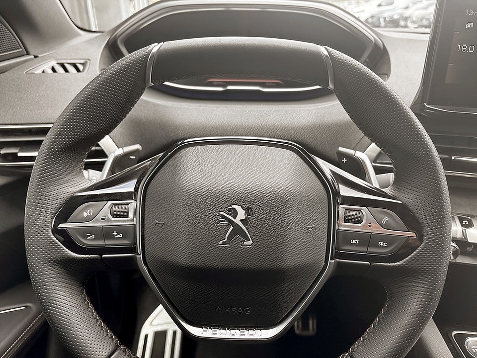 Bild på Peugeot 5008 GT 1.2 PT 130hk Aut 7-SITS B-KAMERA CARPLAY