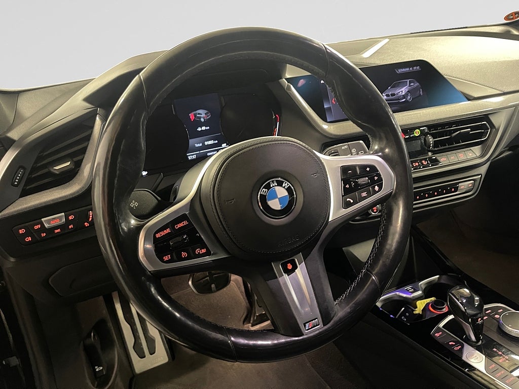 BMW 118I Aut M Sport Shadowline HiFi Rattvärme P-sensorer LED bild 13