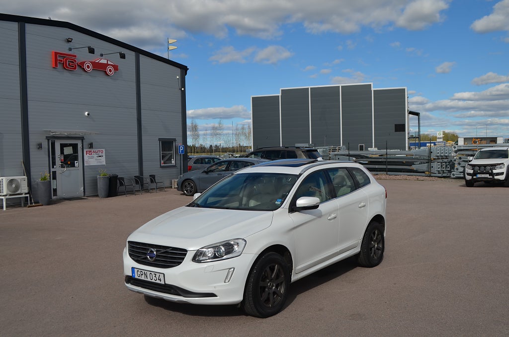 Volvo XC60 D4 Ocean Race 181 hk Pano Navi Drag Euro 6 *3.45% RÄNTA