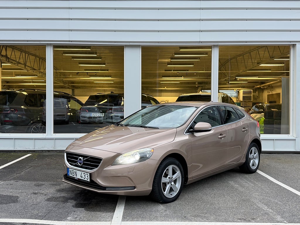 Volvo V40 D2 116hk Momentum/B-kamera/Kamrem bytt/Nyservad