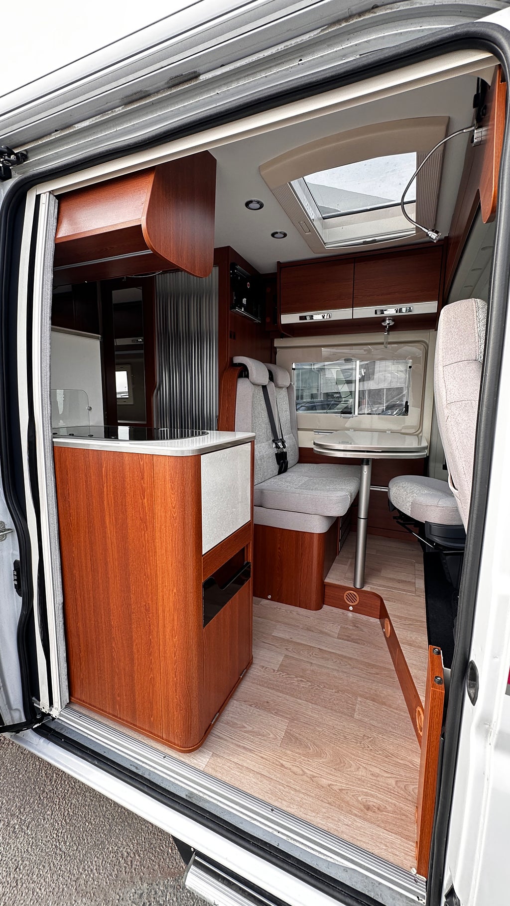 Rapido V68 1 Ägare, Långbädd, Dragkrok thumbnail