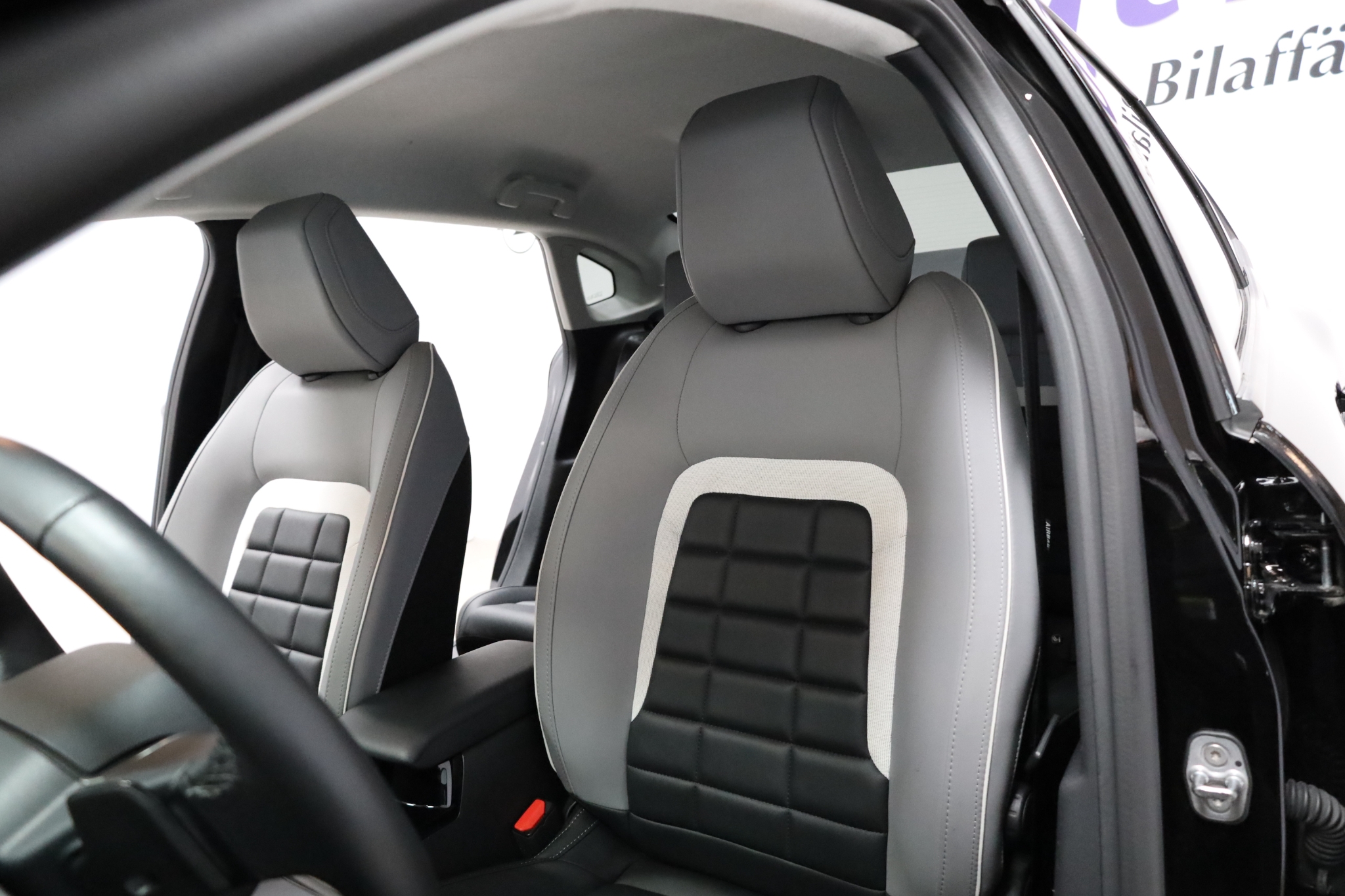 Citroen C4 X Hybrid 145 e-DSC / Aut 2025, photo 6/52