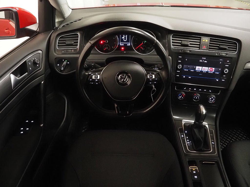 Volkswagen Golf SC 1.0 TSI DSG 110hk P-Sensorer ACC Carplay