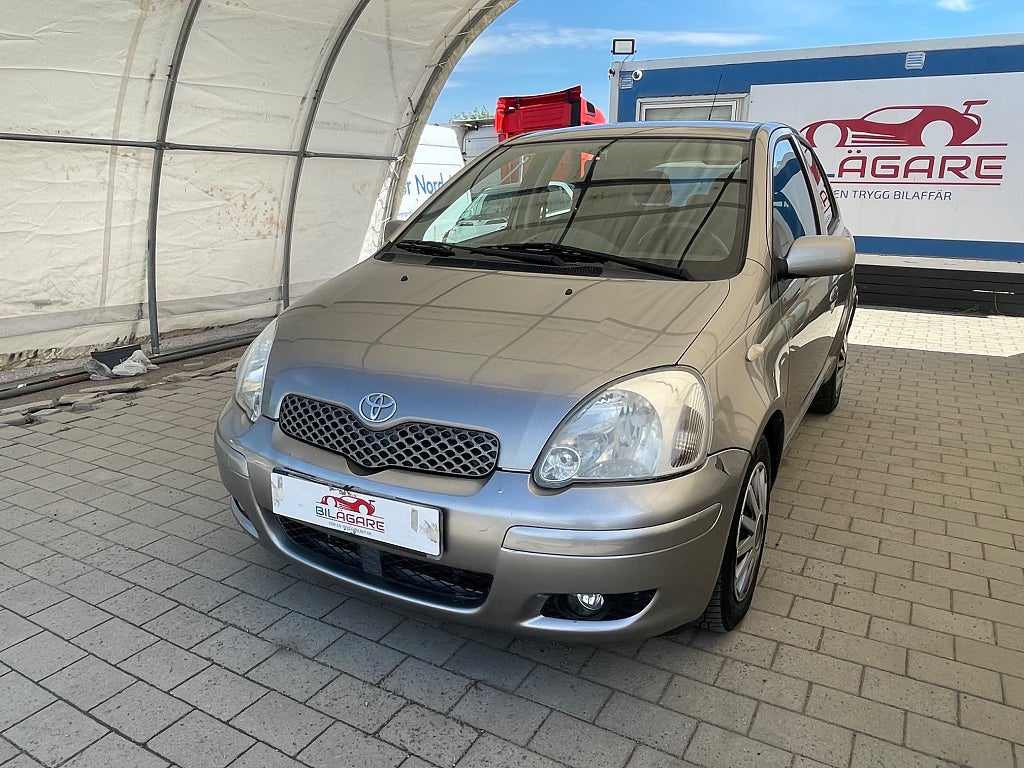 Toyota Yaris 1.3 VVT-i | 1-BRUKARE LÅG-MILARE LÅG-SKATT NYSERVAD 
