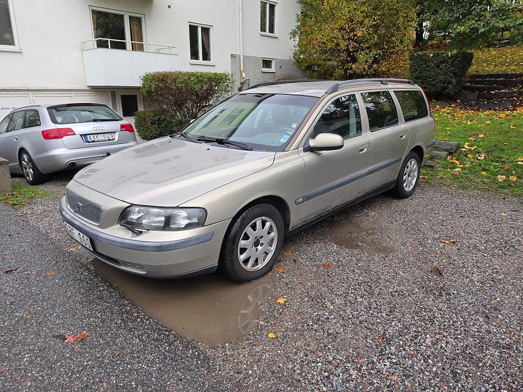 Volvo V70 2.4 Dragkrok 170 hk Halvskinn Två brukare