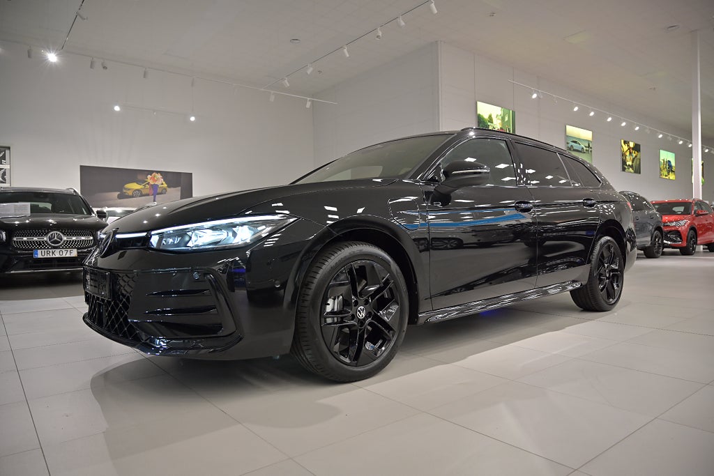 Volkswagen Passat eHybrid 272hk R-Line SWE Edition *SE UTRUSTNING!*