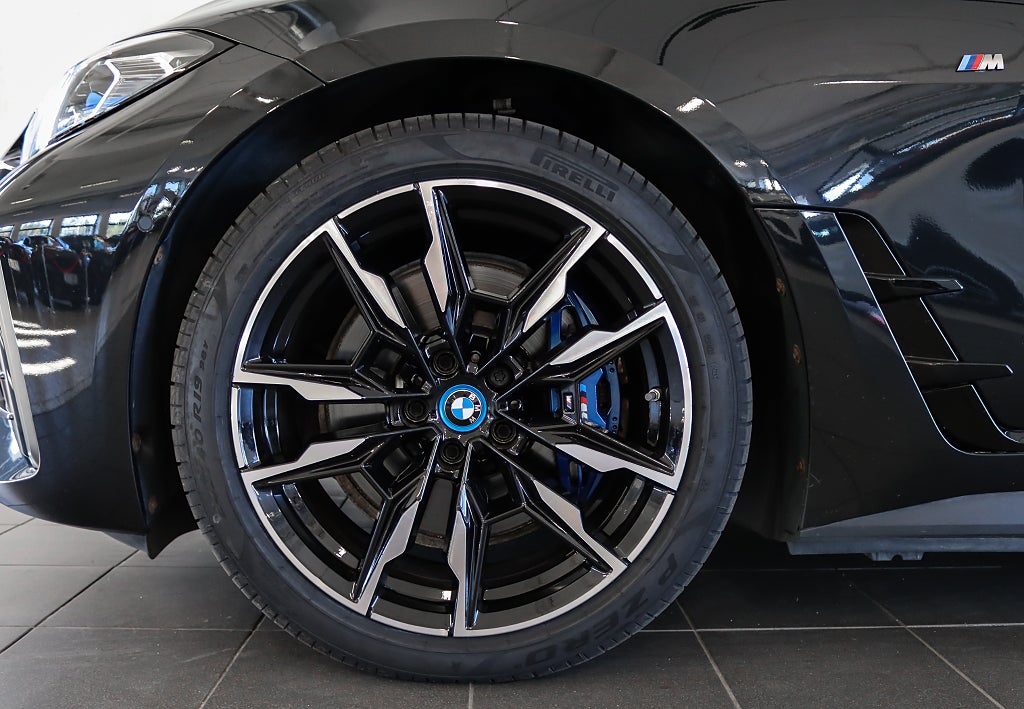 BMW i4 M50 xDrive Gran Coupé MOMS Taklucka H/K 360° HuD Läder