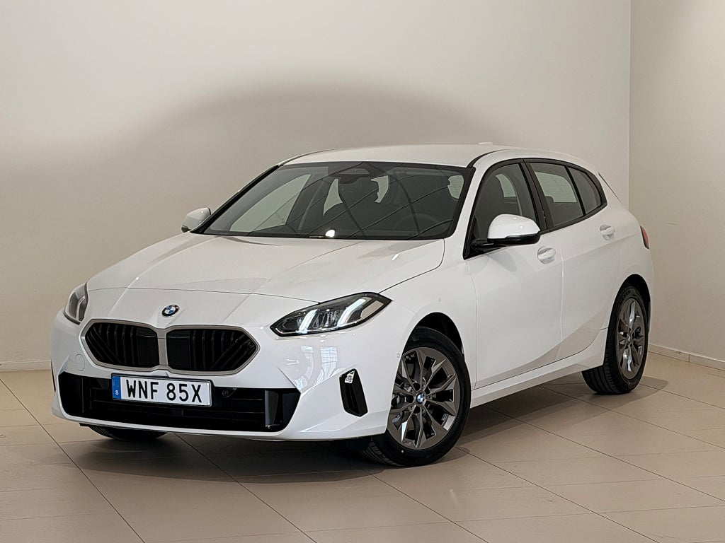 BMW 120 Apple CarPlay, Backkamera, Navi, Rattvärme-omgående lev