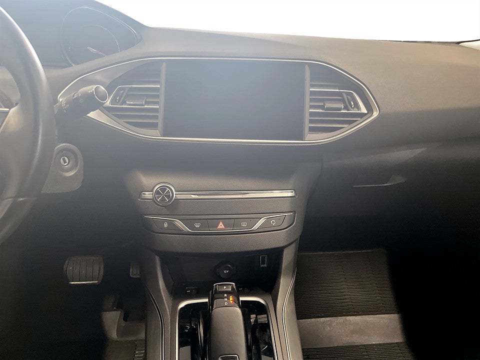 Bild på Peugeot 308 sw Active 1.2 PT 130hk Aut BACKSENSORER EN ÄGARE