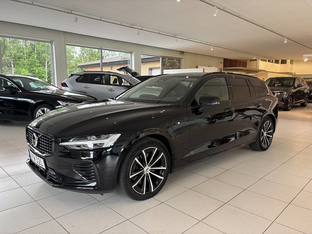 Volvo V60 Recharge T6 AWD Geartronic Plus Dark | V-hjul