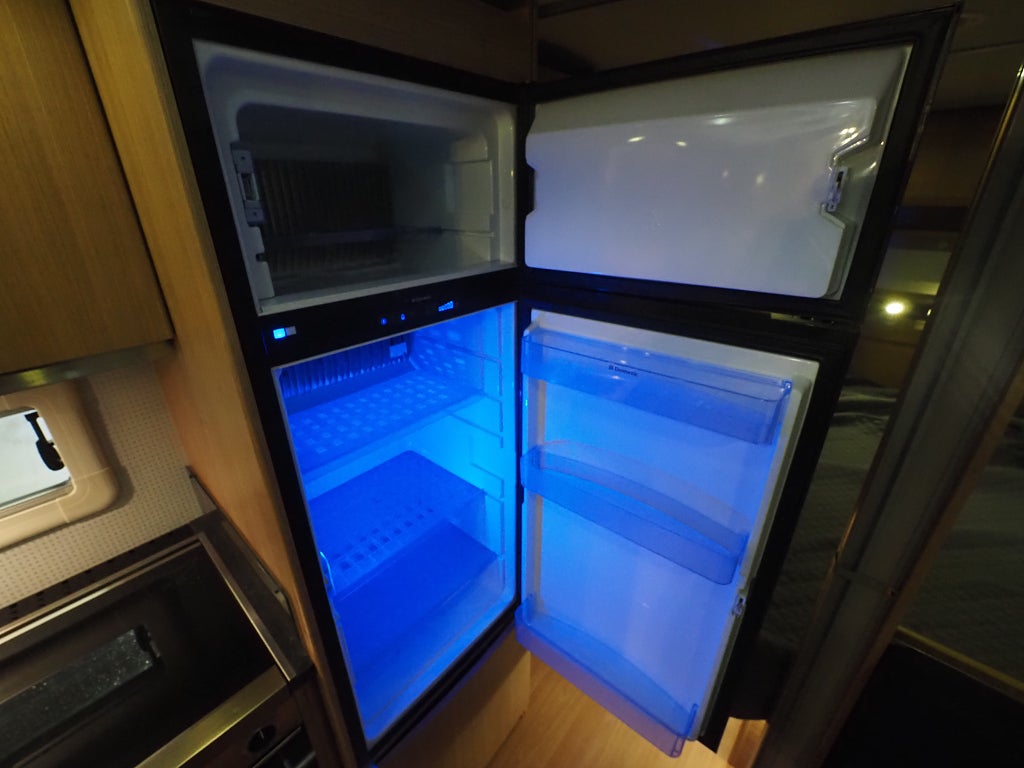 Polar 620 CTX Svit AC Vintervagn Dinette Franskbädd ALDE