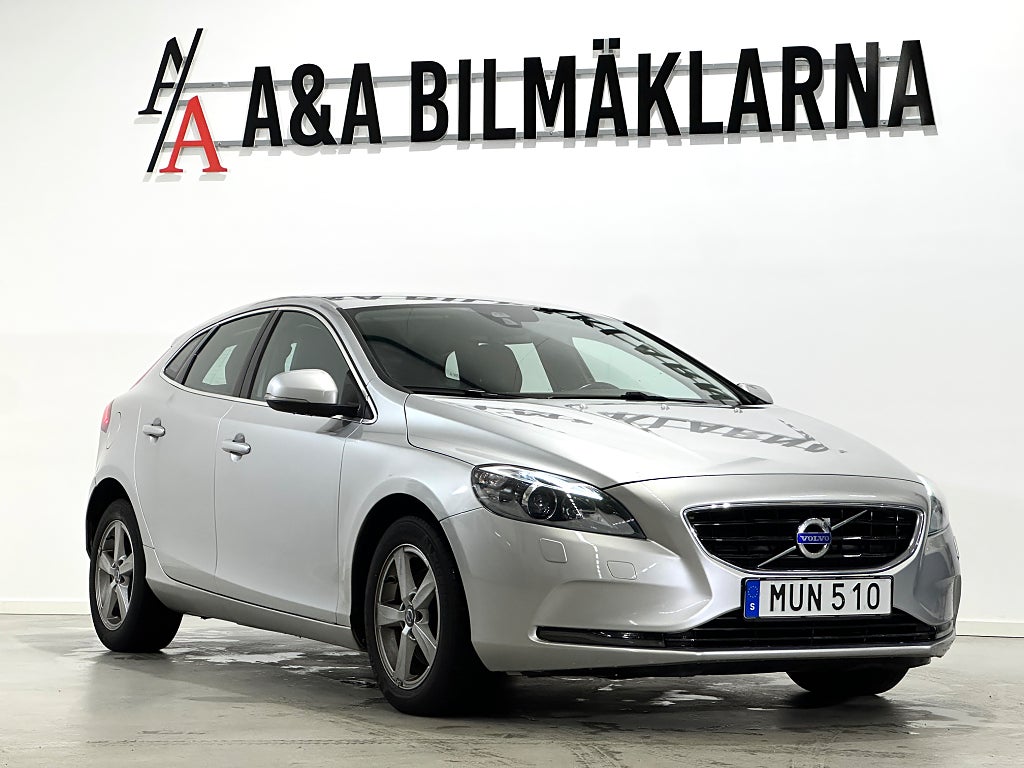 Volvo V40 D2 Momentum Euro 6 Manuell DragKrok Backsensor
