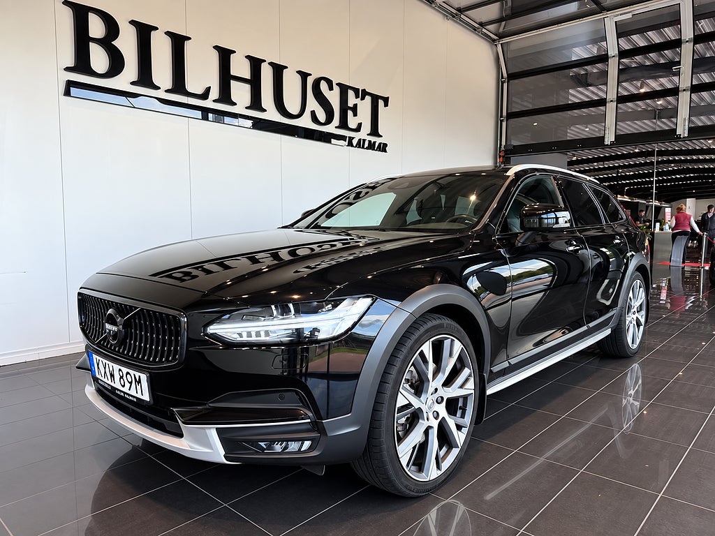 Volvo V90 Cross Country D4 AWD HUD PANORAMATAK HELLÄDER 360 KAMERA 21'' 