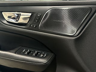 Volvo V60 T8 Twin Engine AWD R-Design Drag HuD H/K Pano Pvärm SoV – bild 18