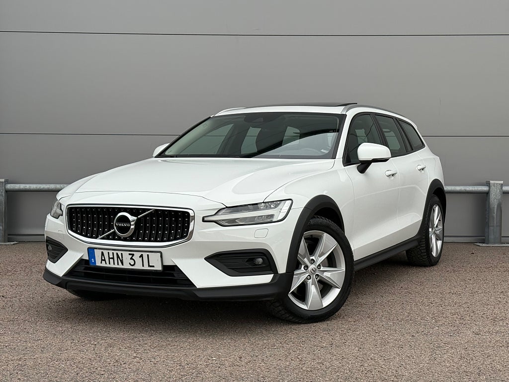 Volvo V60 Cross Country D4 AWD Panorama / Harman Kardon / Elstol / Navigation