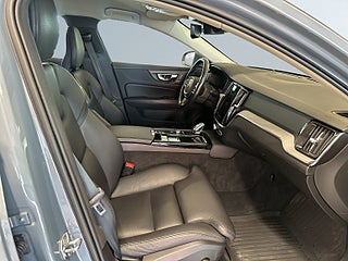 Volvo V60 Recharge T8 AWD Inscription Drag Kamera Mvärm Navi S&V