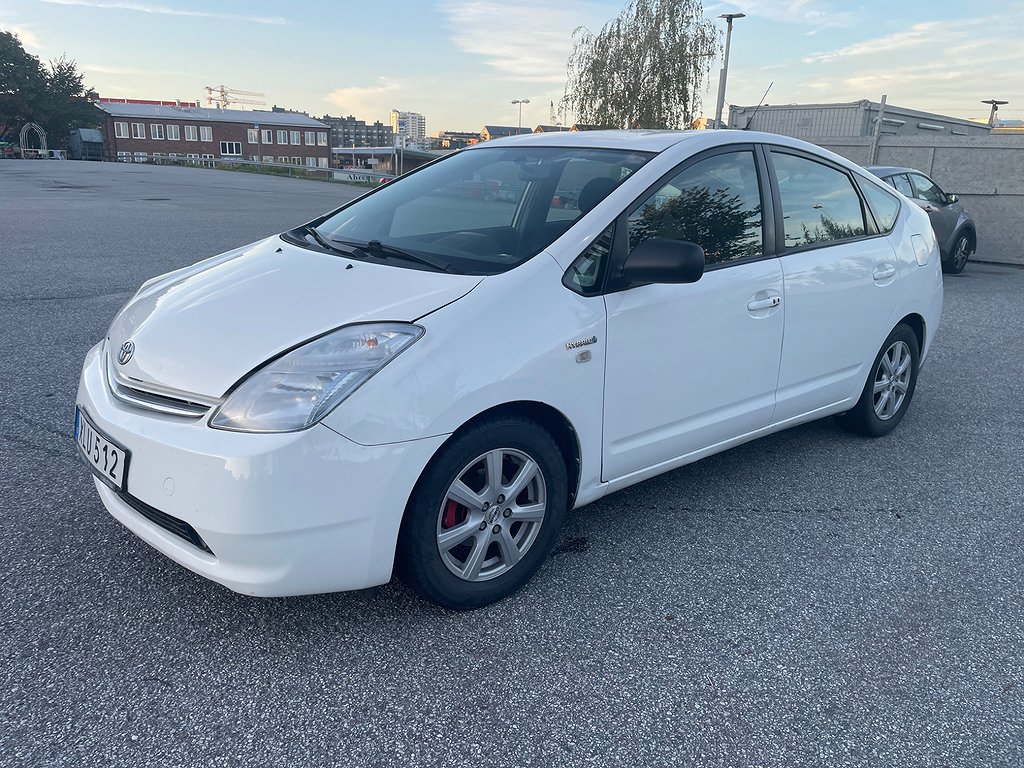 Toyota Prius 1.5 VVT-i + 3CM CVT Euro 4