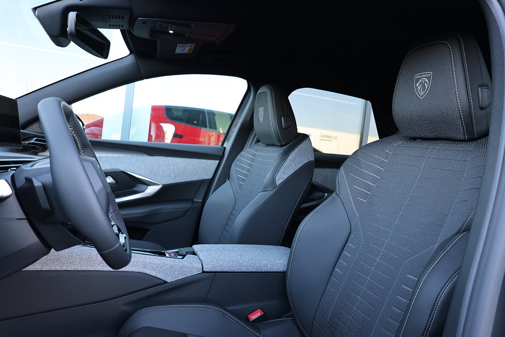 Peugeot E-3008 Edition 73 kWh 213hk Räckvidd 525 km *Fri service 3 år