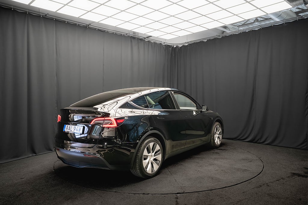 Tesla Model Y Standard Range DRAG PANO MOMS 1 ÄGARE LÄDER