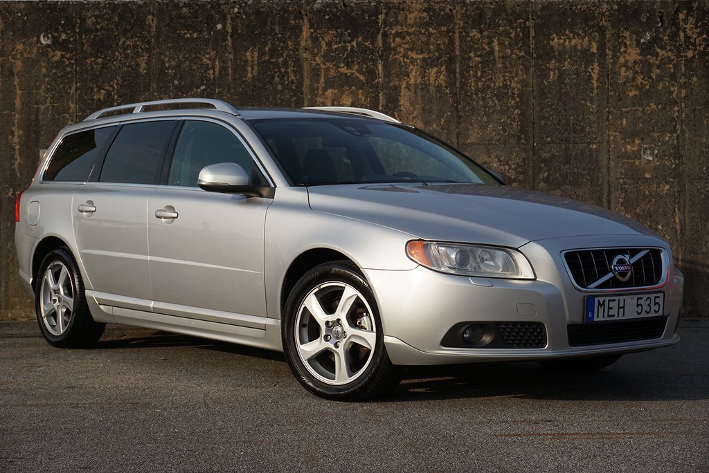 Volvo V70 T4F Summum 180hk|Drag|Skinn|PDC|1 Brukare|