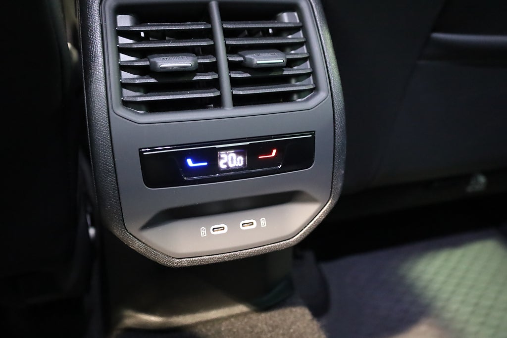 Cupra Leon Sportstourer e-Hybrid Drag Navi Kamera Cockpit CarPlay 2024