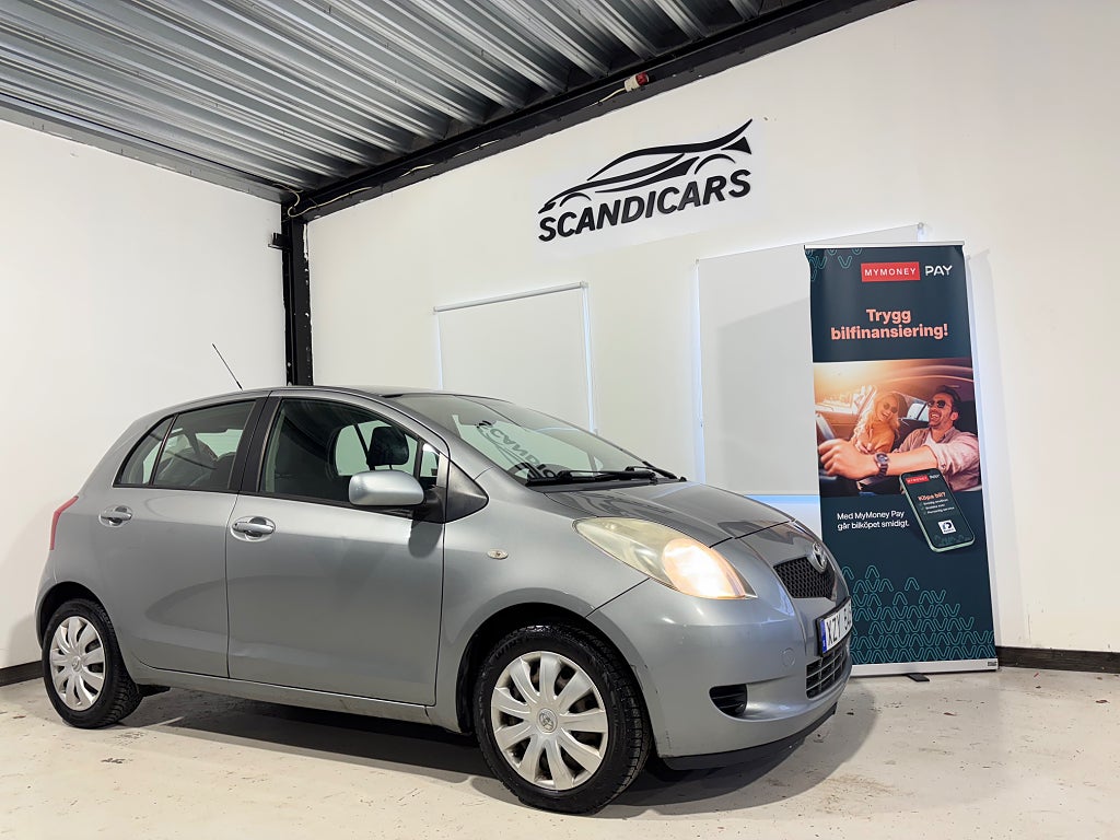 Toyota Yaris 5-dörrar 1.3 VVT 1 ÄGARE NYSERVAD NYBESIKTAD S+V DÄCK