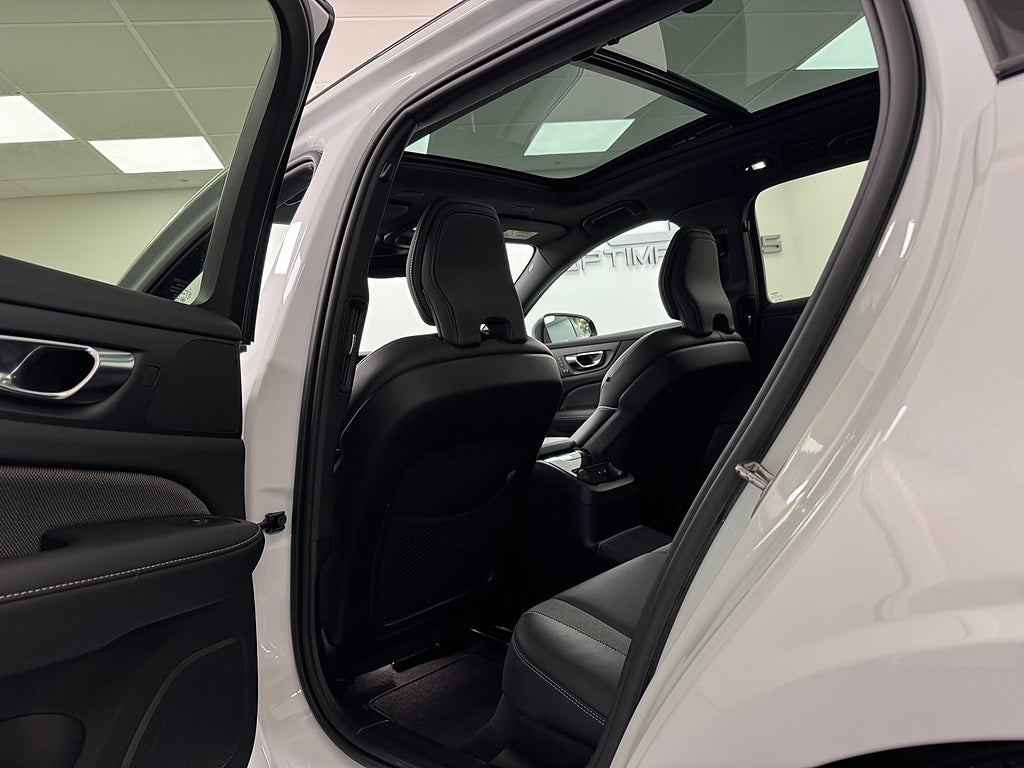 Volvo V60 T6 Plug-In Hybrid AWD Ultra Dark Pano H&K MOMS Fullutr bild 16