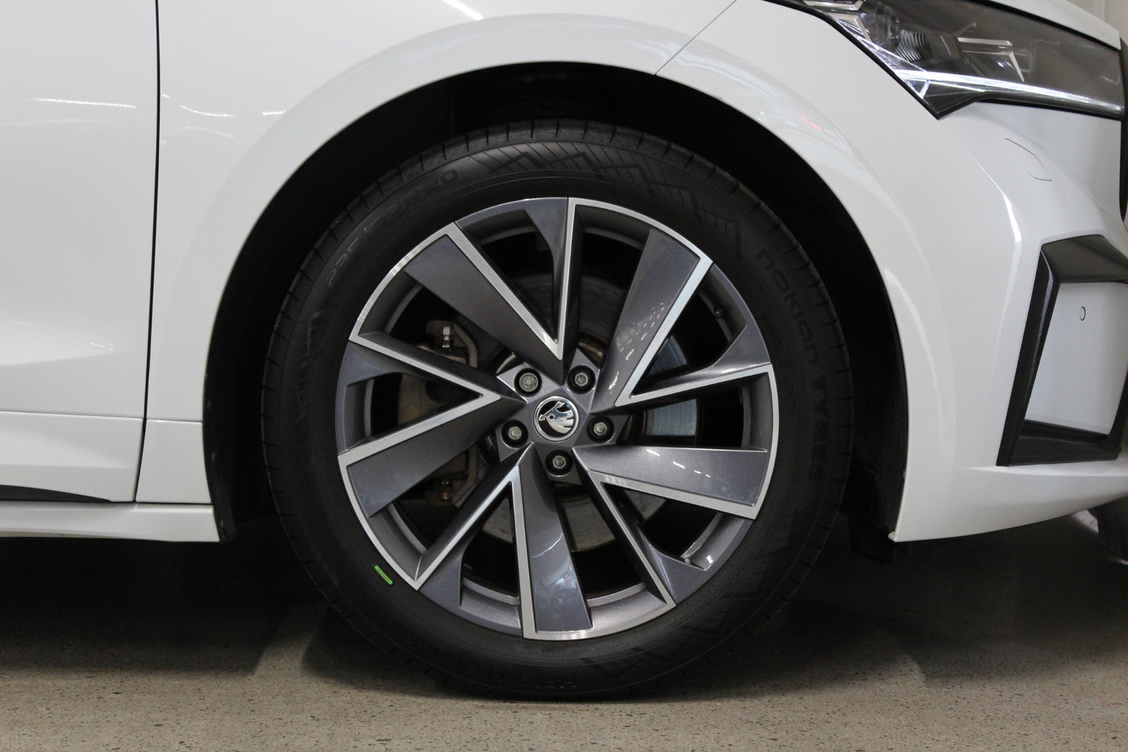 Skoda Enyaq iV 80x 265HK, Sportline, Drag, S&V-hjul, Kamera, Värmepump 2023 - miniatyr 14