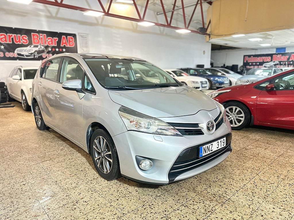 Toyota Verso 2.0 D-4D 7-Sits Ny Besiktigad & Ny Servad Dragkrok