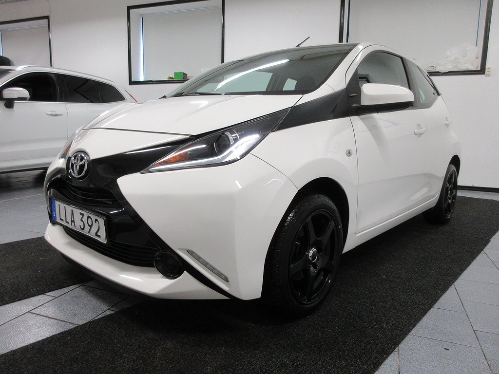 Toyota Aygo 5 dr 1.0 VVT-i X-PLAY Touch Euro 6 Nybes