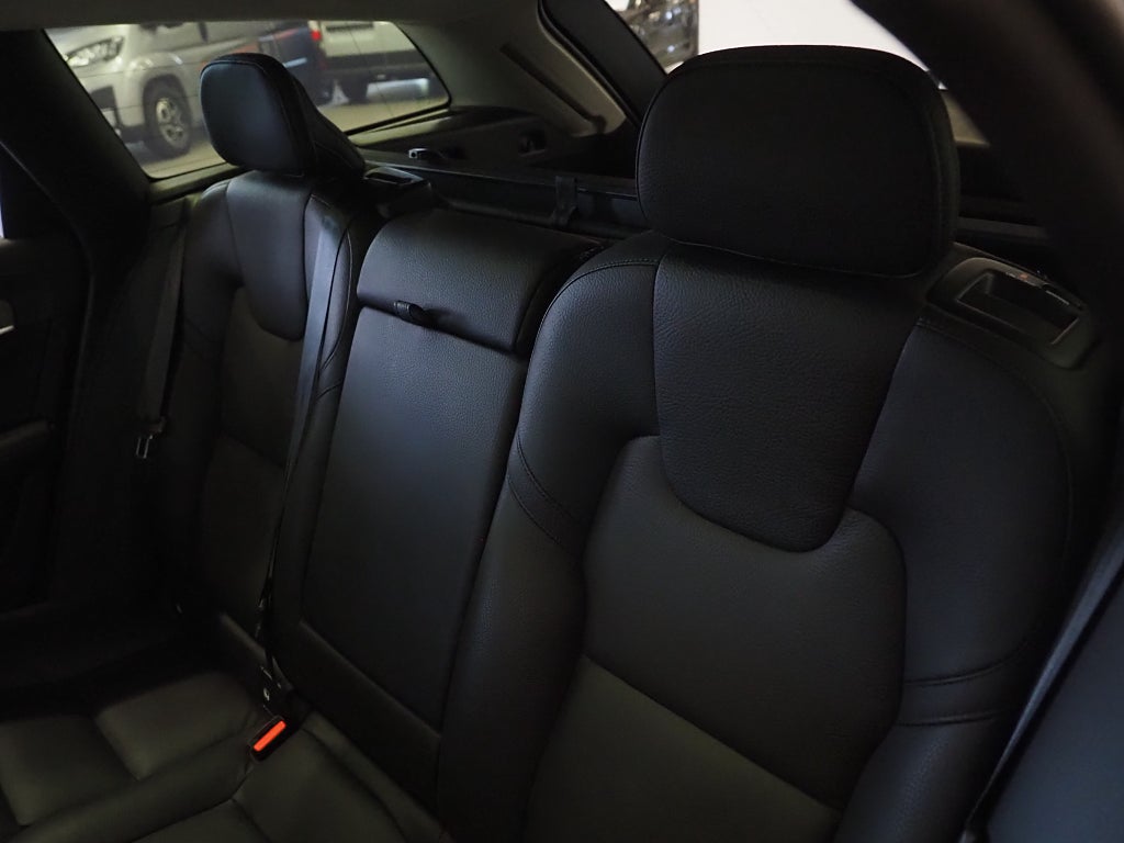 Volvo V90 Recharge T6 AWD Inscription Skinn Drag Pano Orrefors 2022