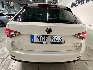 Skoda Superb Kombi 2.0 TDI 4x4 Style Drag Dvärm Kamera SoV