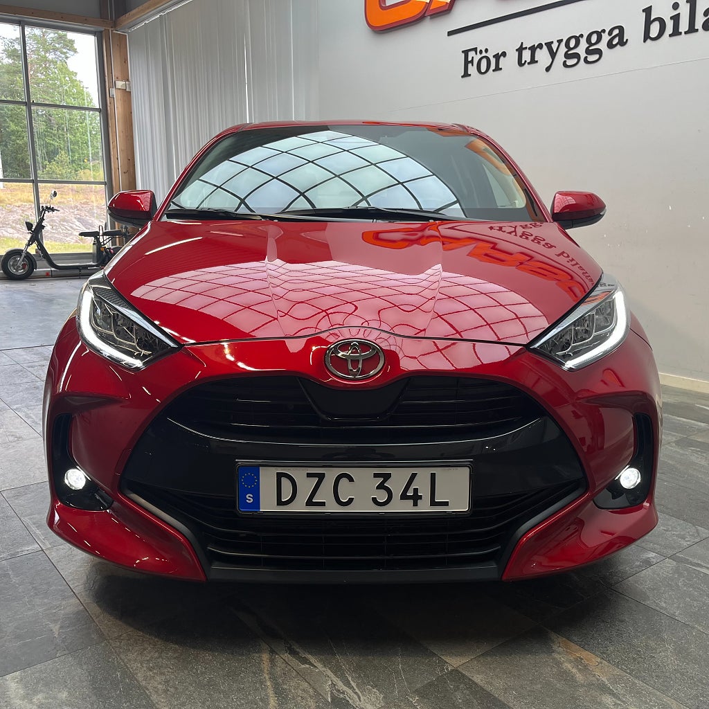 Toyota Yaris Hybrid 115hk CVT Active Plus Apple Carplay Rattvärme