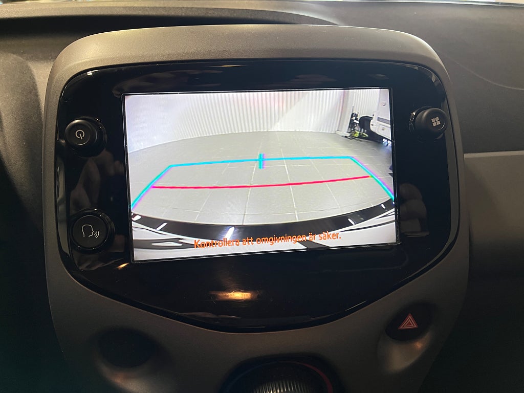 Toyota Aygo 5-dörrar 1.0 VVT-i X-PLAY / Kamera/ CarPlay/ V-hjul thumbnail