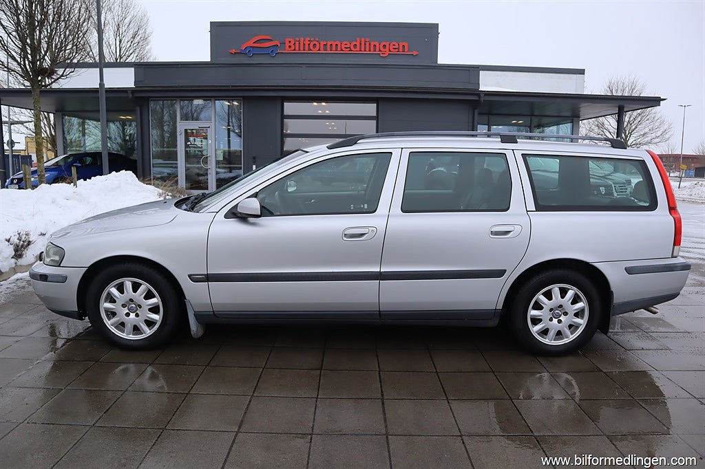 Volvo V70 2.4 20V FWD 170hk Svensksåld Drag AC