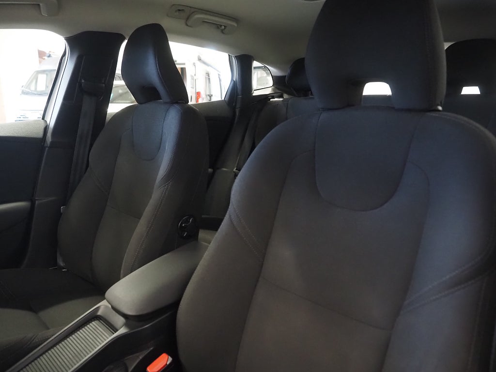 Volvo V40 D2 Business 120hk Drag P-Sen VOC D-Värm 2018