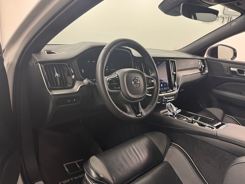 Volvo V60 Recharge T6 AWD R-Design Plus Dark EDT. MOMS Leasebar bild 4