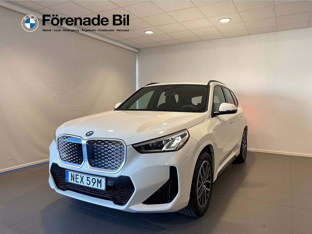 BMW iX1 xDrive30 M-Sport Adaptiv Farthållare Drag Rattvärme 