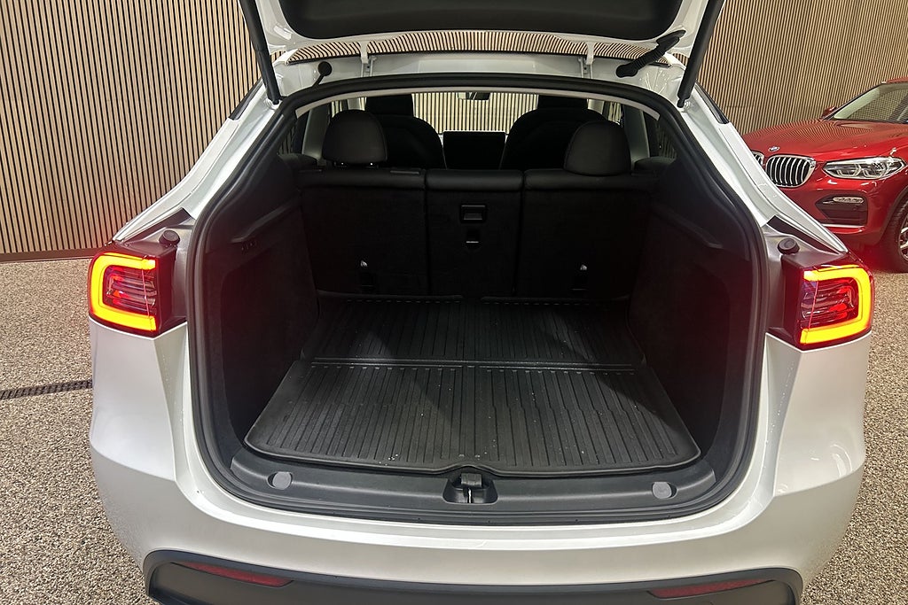 Tesla Model Y Long Range AWD 541hk Pano Läder