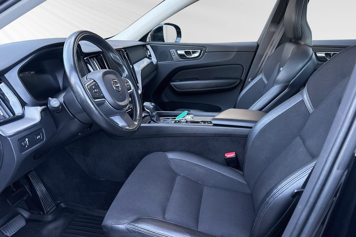 Volvo XC60 T5 AWD Momentum Advanced SE 2019, bild 7/10