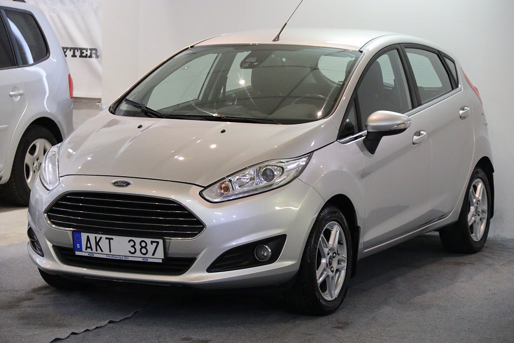 Ford Fiesta 5-dörrar 1.0 Titanium  NY BESIKTAD NY SERVAD NY KAMREM