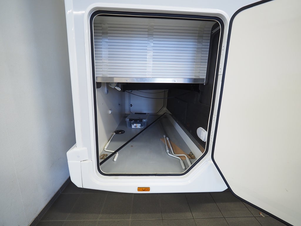 Ci Magis 65 XT Plus 160hk Queenbädd Markis Taksäng 3500kg AUT 2021