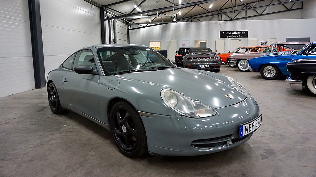 Den här Porsche 911 från 996-generationen importerades från Storbritannien år 2004. 
