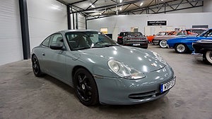 Den här Porsche 911 från 996-generationen importerades från Storbritannien år 2004. 