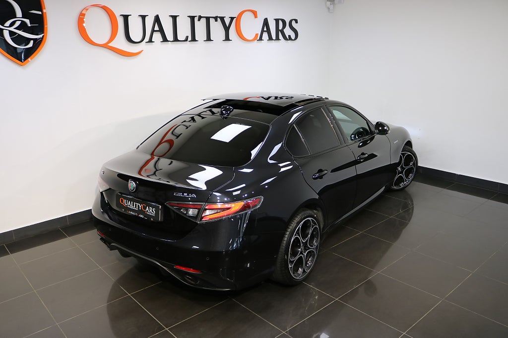 Alfa Romeo Giulia 2023 - miniatyr 20