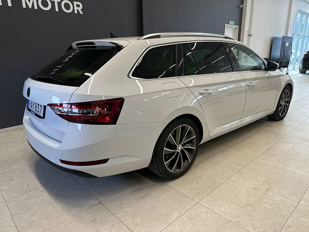 Skoda Superb Kombi 2.0 TDI 4x4 L&K/4.99%/B-Kamera/Värm/Drag/Canton